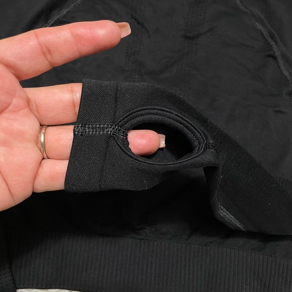 Women’s best Power Seamless long sleeve Crop Top - Picture 7 of 8